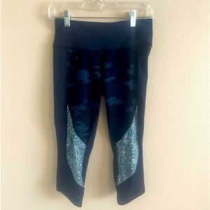 Lululemon Navy Camo‎ Cropped Leggings Size 6